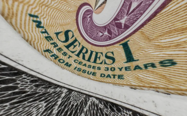 Hedge funds sit out Treasury market volatility