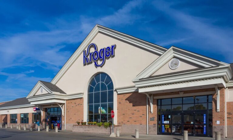 Kroger Slashes Outlook as Strained Consumers Pivot to Essent…