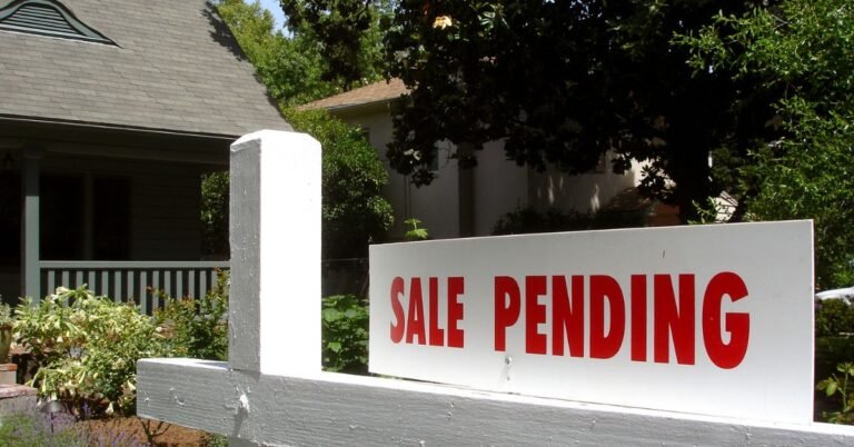 Pending home sales notch slight gain in August