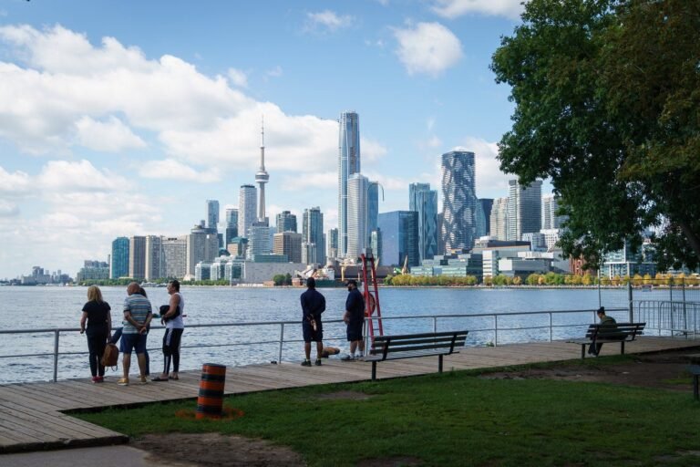 GTA home sales down 2% in August, prices dip below $1 million: board