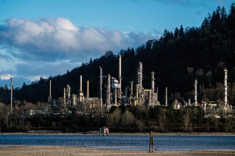 Canadian confidence is neutral as oil fuels inflation concerns