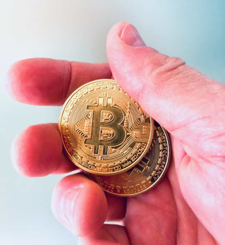 Bitcoin Price Holds $84K–$87K As Bitwise Says Institutions Treat BTC Like Gold But Invest Like Tech Stocks