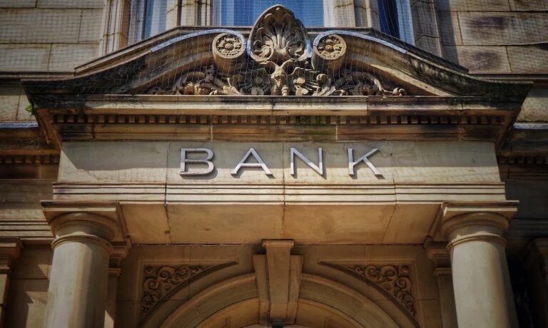 GENIUS Act Pushes Stablecoin Compliance to Banks’ Back Offic…