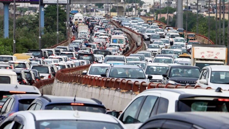 Bengaluru Traffic Woes: Parents in Varthur-Gunjur Struggle With Poor Roads and 2 Hr Long School Commutes