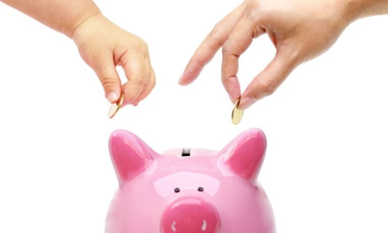 Canadian parents wait until 15 to talk money with their kids: survey