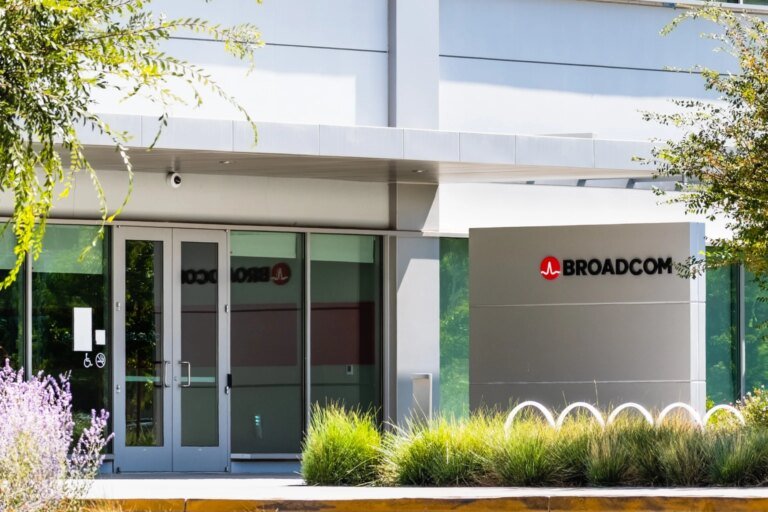 Broadcom: Recent Earnings Confirm Why It’s The AI Stock I Trust The Least (NASDAQ:AVGO)