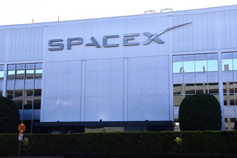 SpaceX: Taking Flight And Defying Lock-Ups Ahead Of Q4, Communacopia Takeaways