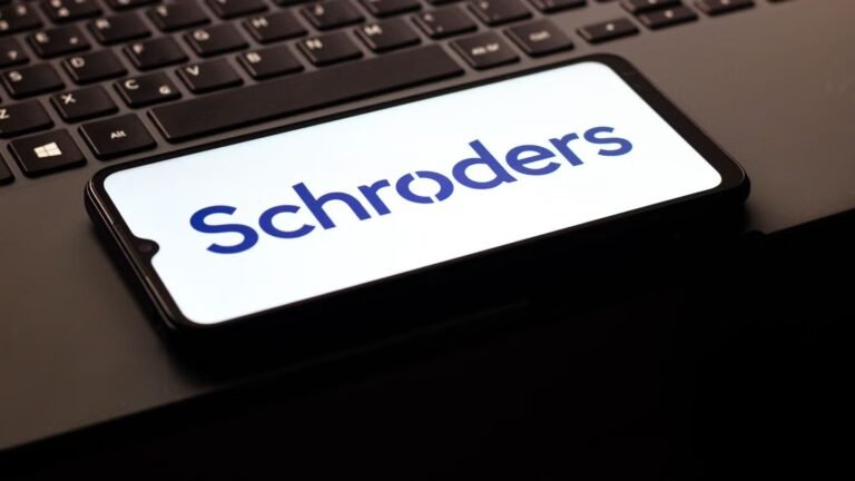Schroders wealth chief weighs acquisitions – report