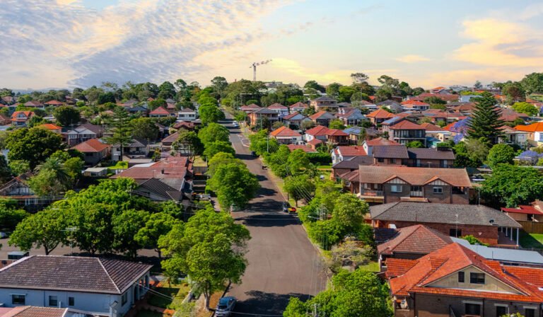 Thinking of selling? 5 small ways to beat competition this spring
