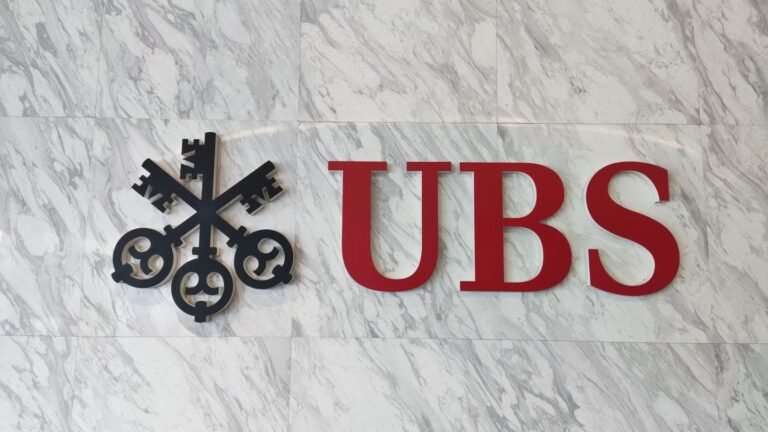 Swiss panel backs compromise on UBS foreign unit capital