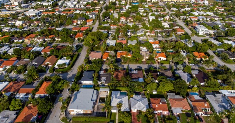 Florida home sellers cutting prices adds to pressure on Lennar