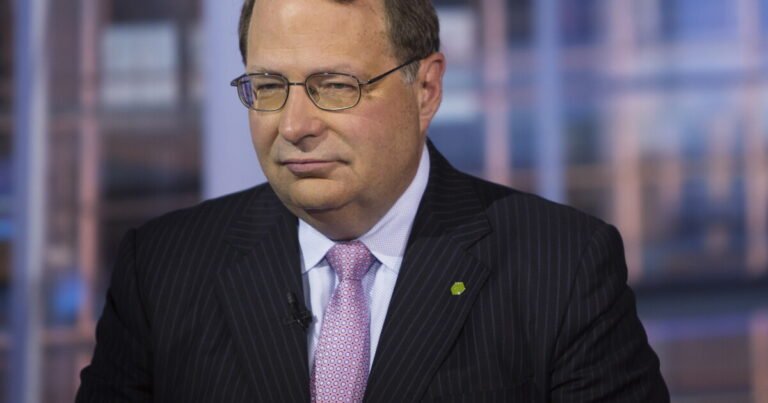 Huntington tempers outlook due to higher rates, lower yields