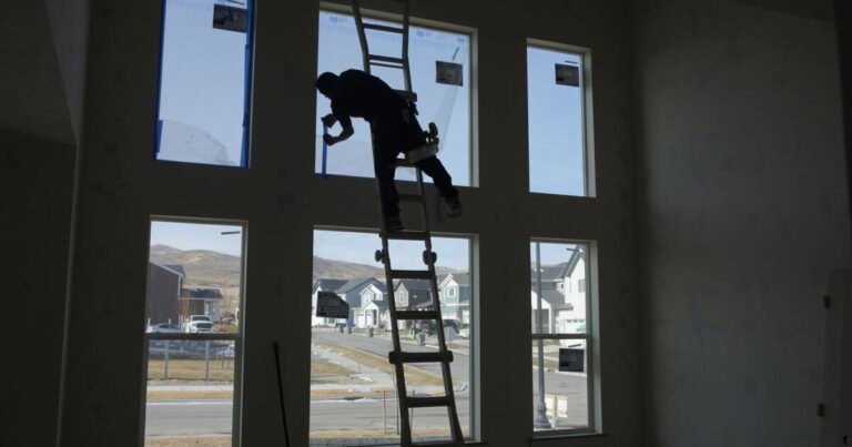 US builder sentiment drops to match lowest level since 2022