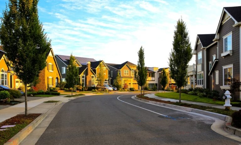 Mortgage rates at 3-year high push pending sales down