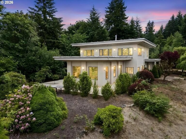 Frank Lloyd Wright-Inspired Home Near Portland Lists for $1.23 Million