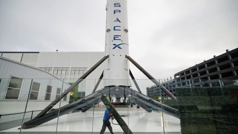 SpaceX spectrum license hammers shares of AT&T, Verizon and T-Mobile