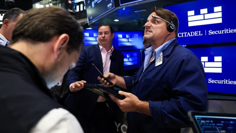 U.S. Treasury yields fall as investors await housing, employment data