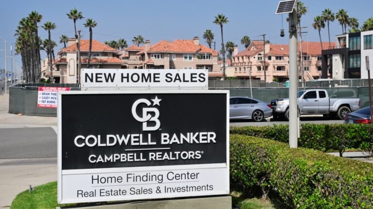 Mortgage rates sit at nearly 3-year high, and demand continues to shrink