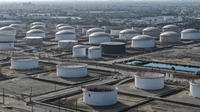 Oil lower as G7 to release diesel stocks, Saudis plan attack on Houthis