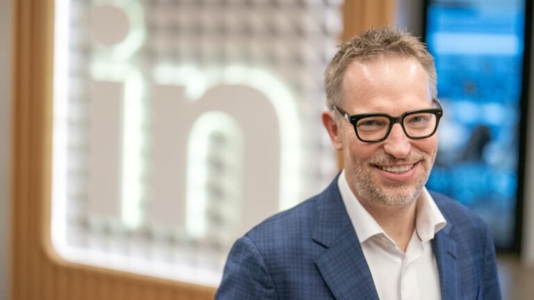 Ex-LinkedIn CEO Roslansky to leave Microsoft after other departures