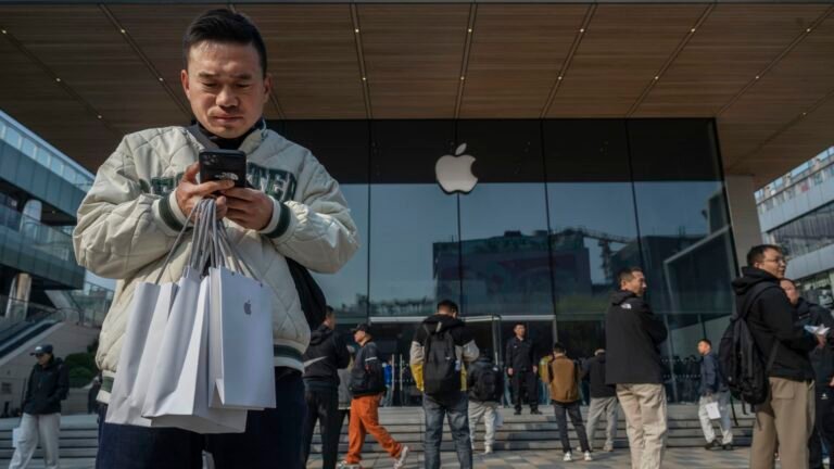 Apple’s iPhone Duo China launch draws scalpers in Beijing