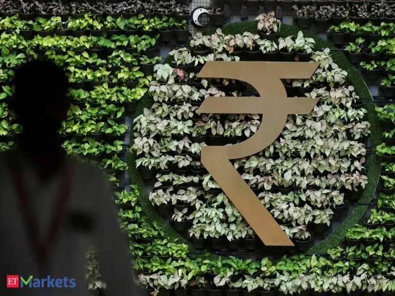 RBI tightens rules on rupee non-deliverable contracts, widens 20% cash reserve requirement
