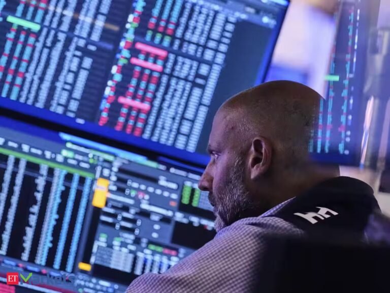 US stocks: Nasdaq ends down as chipmakers fall and bank earnings roll in