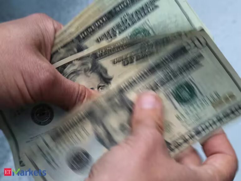 Dollar heads for weekly loss as Fed hike bets fade, AI jitters linger
