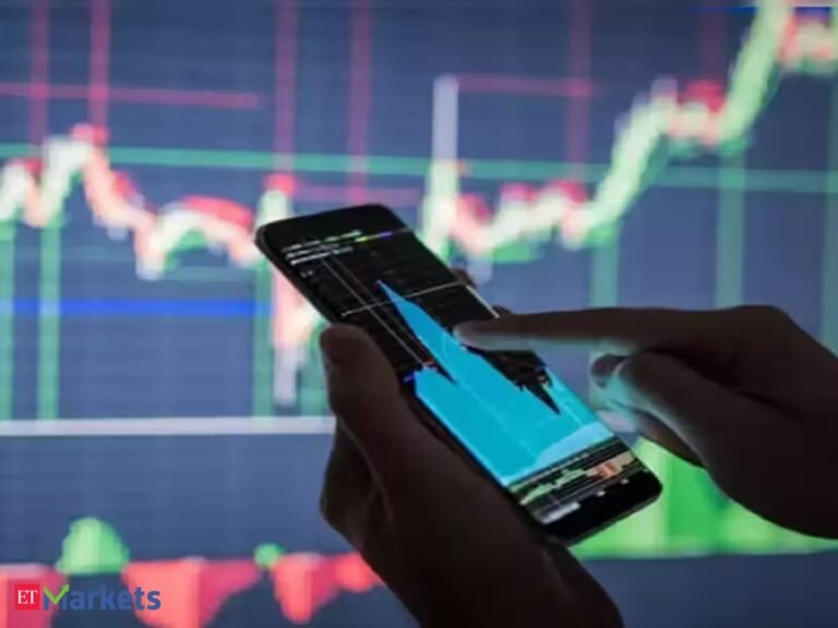 Banking stocks, high oil prices drag Indian markets lower