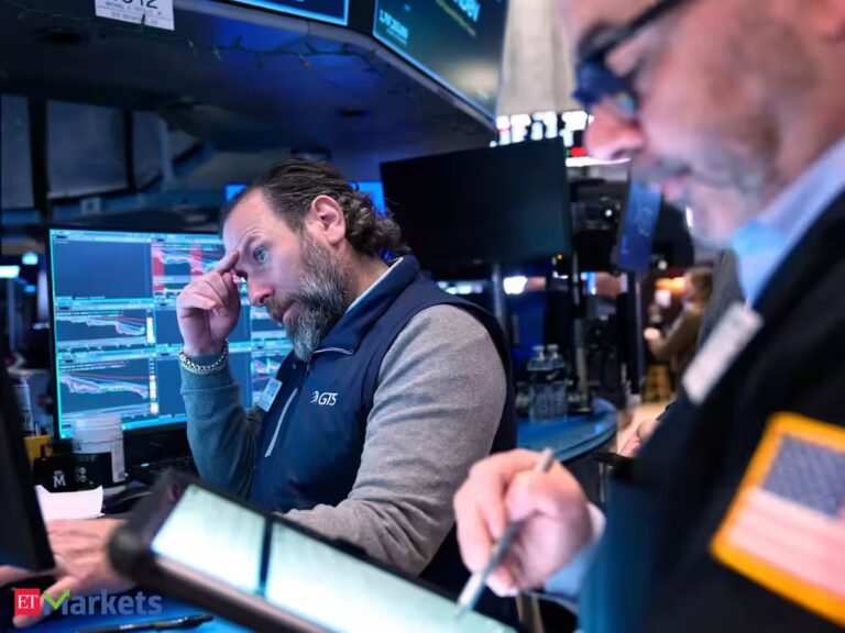 US stocks today: US stocks gain as healthcare stocks hit record high, oil prices fall
