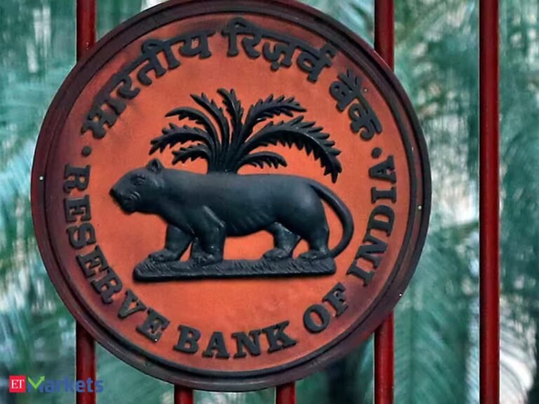Bond yield rises to 7.44% on higher oil prices, global cues