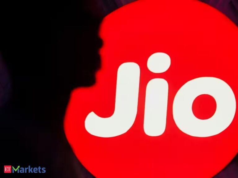 Jio IPO attracts Rs 70,000 crore in bids on day 1, outpaces LIC, NSE issues