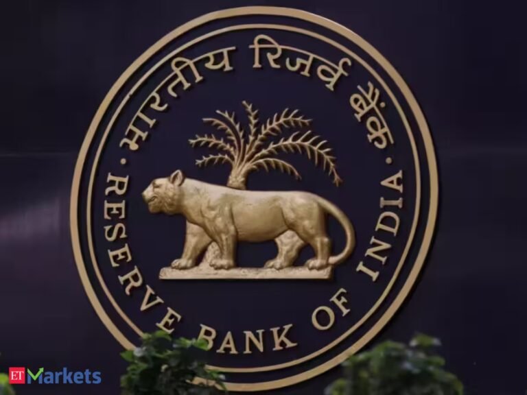 Banking liquidity surplus shrinks to Rs 541 crore as cash crunch increases