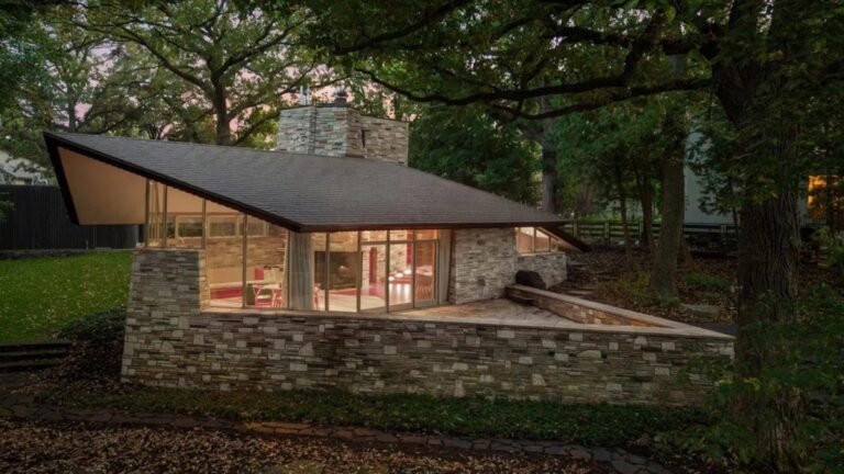 Impeccable Frank Lloyd Wright-Designed Usonian Lists for $2.5 Million