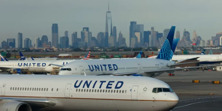 United Airlines Takes a Swipe at Delta for Not Having Starlink WiFi