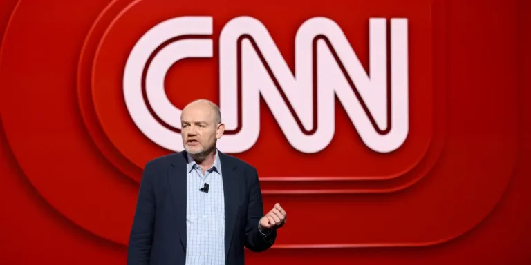 CNN Boss Mark Thompson Says in Memo That He’s Staying Post-Merger