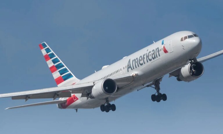 American Airlines Lets Loyalty Members Combine Cash and Miles