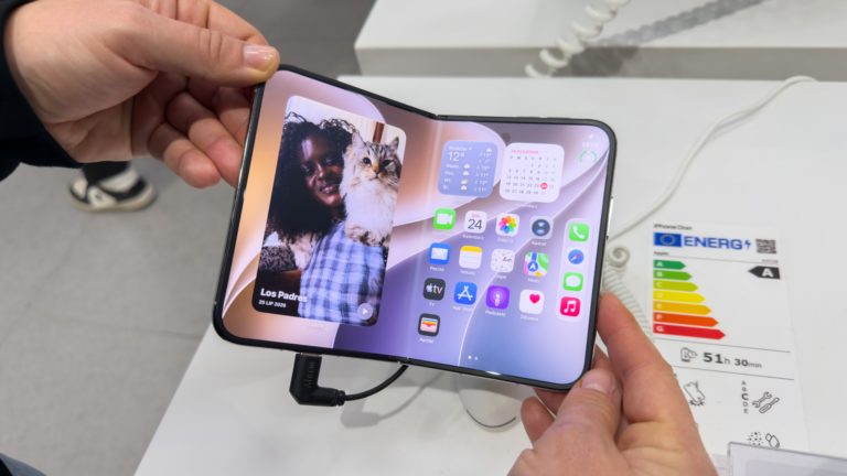 Apple’s $2,000 iPhone Duo Is Cracking. The Company’s Response Gets 1 Thing Right