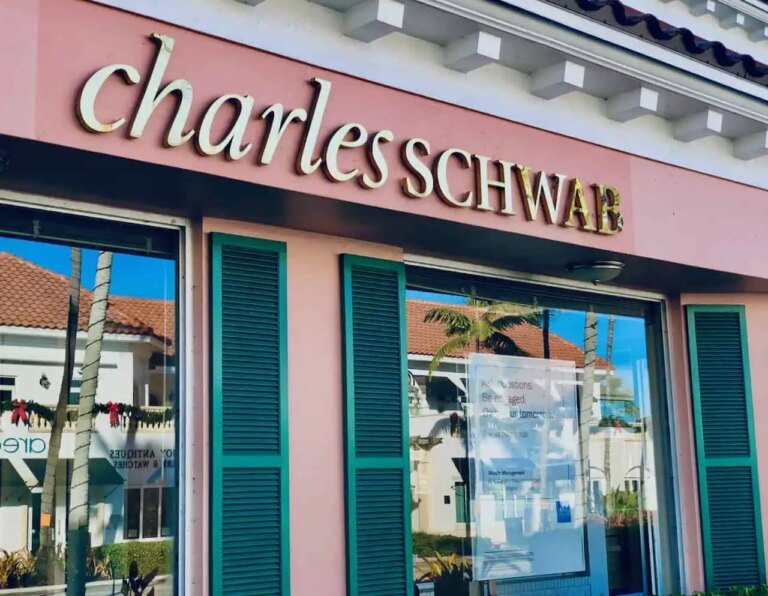 Schwab Announces AI Integration, Falls Short Of Robinhood’s Agentic Trading