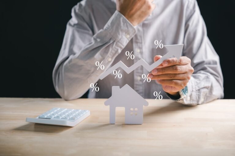 Fixed mortgage rates climb again as borrowers weigh the variable discount