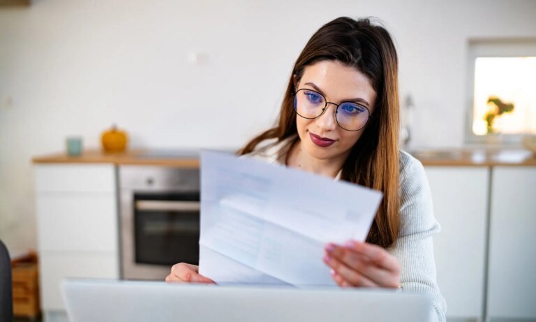 Asked on Reddit: My Bills Are Due Before Payday — What Do I Do?