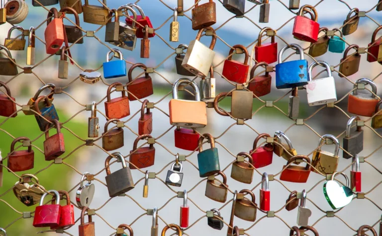 Swap spread swings push US corporates to rethink locks