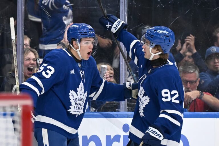 Cowan, Stolarz push Maple Leafs past Islanders 2-1