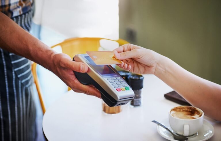 Contactless Payments Gain Ground on Big-Ticket Purchases