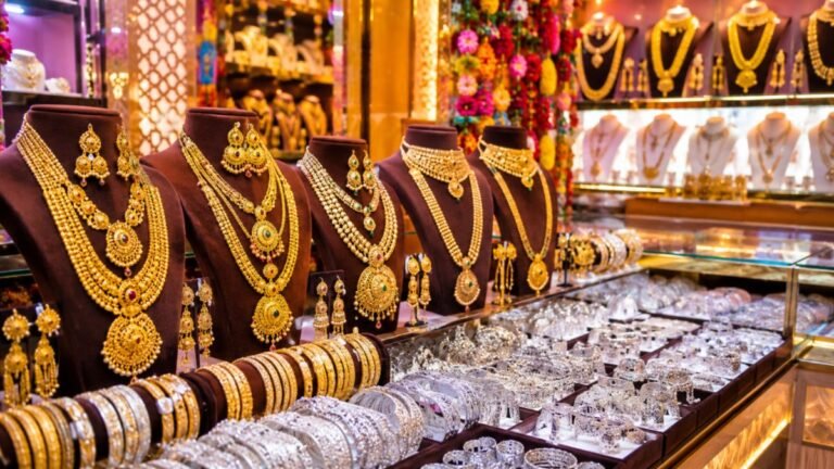 Gold Rates & Silver Rates Today (24/10/2026) LIVE: Spot Gold Below $4,000, Silver Price Down 1%; Know 24K, 22K, 18K Gold Prices