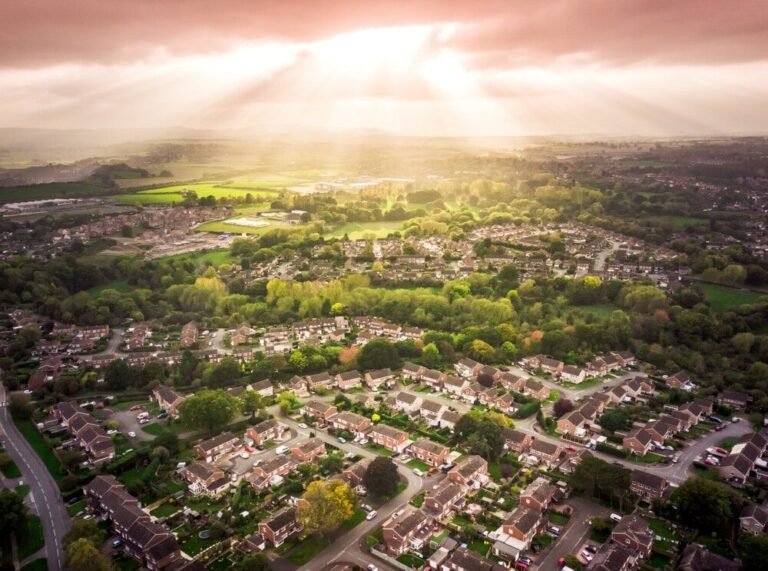 Housing market loses momentum as prices stall in September – Lloyds