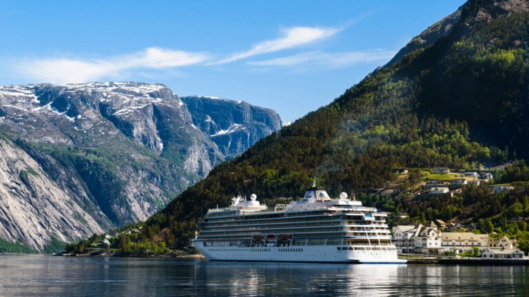 Viking Holdings' Rich Margins Deserve Premium Valuations – Meltdown Triggers Dip Buying Opportunity