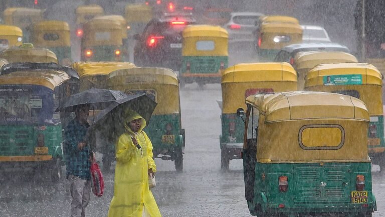 Bengaluru Weather Alert: IMD Predicts Heavy Rain & Thunderstorms for 2 Days In Karnataka; Check 7-Day Forecast