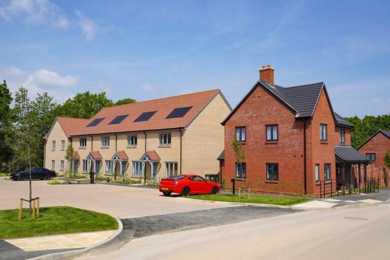 New-build enquiries from second- and third-steppers rise 23%