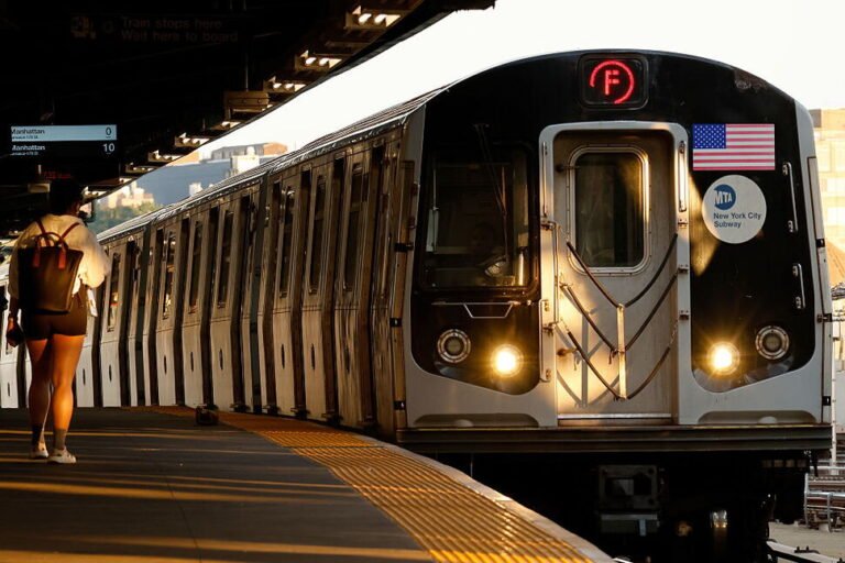 I Commute in NYC. What’s the Best Credit Card for the Subway? | Credit Cards